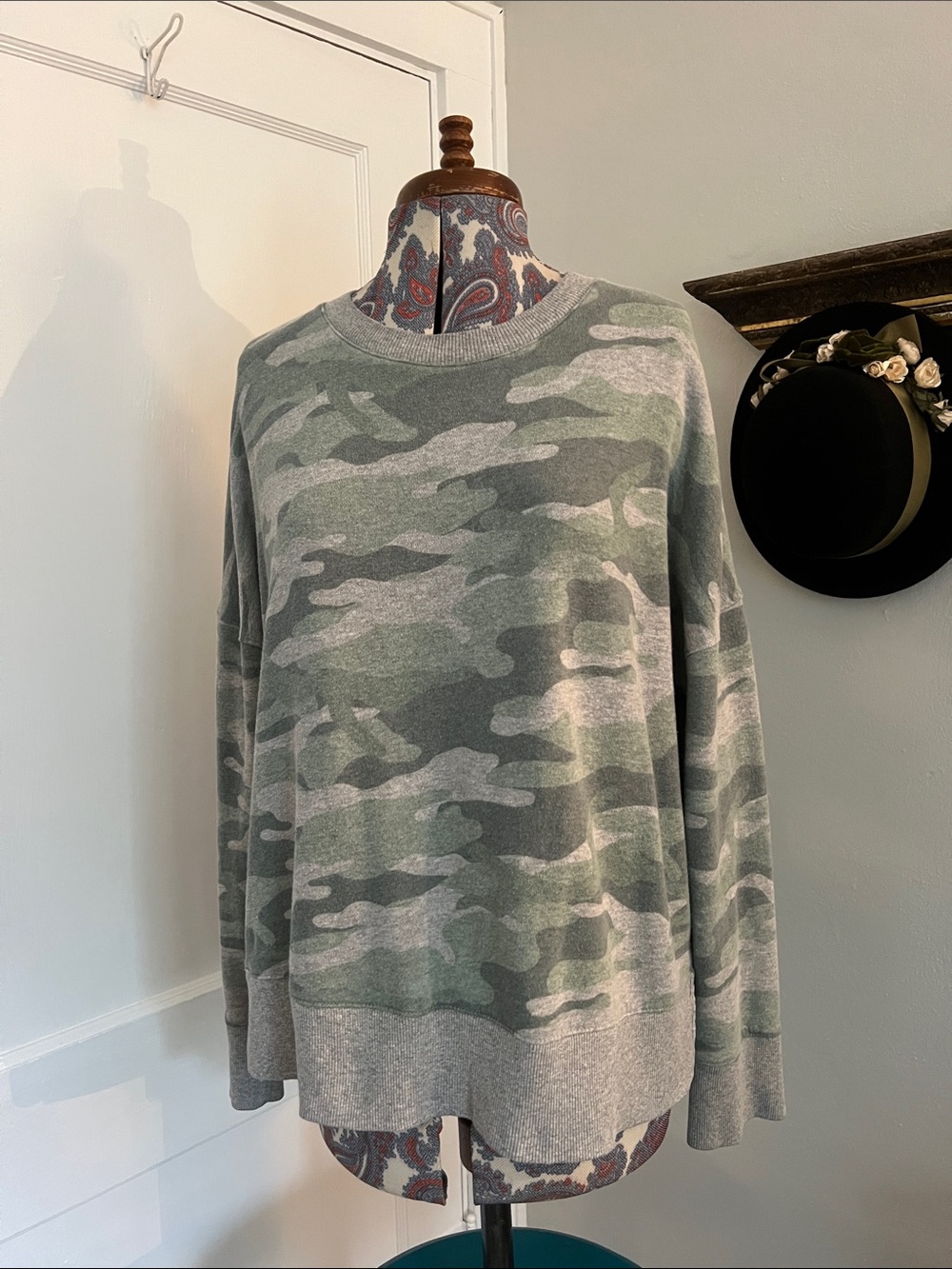 Women’s Time and Tru Gray Camo Crewneck Sweatshirt